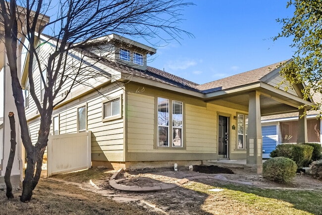 Building Photo - 1116 Oakcrest Dr