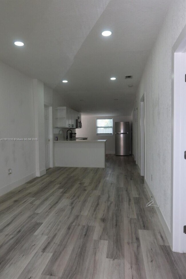 Foto del edificio - 1062 NW 25th St