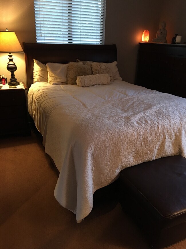 bedroom - 1540 High School Rd