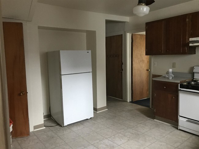 Building Photo - 322 Beecher St