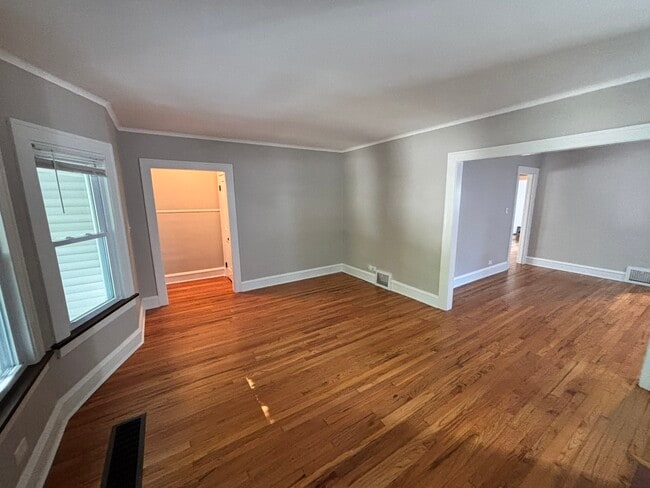 Building Photo - 1305 Hathaway Ave