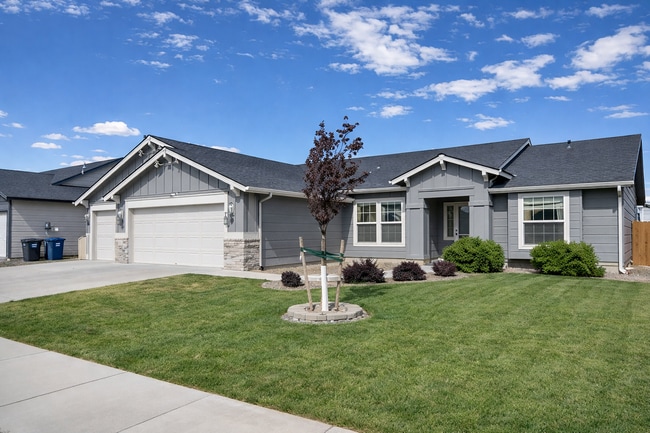 Building Photo - 1720 SW Gabar Ct