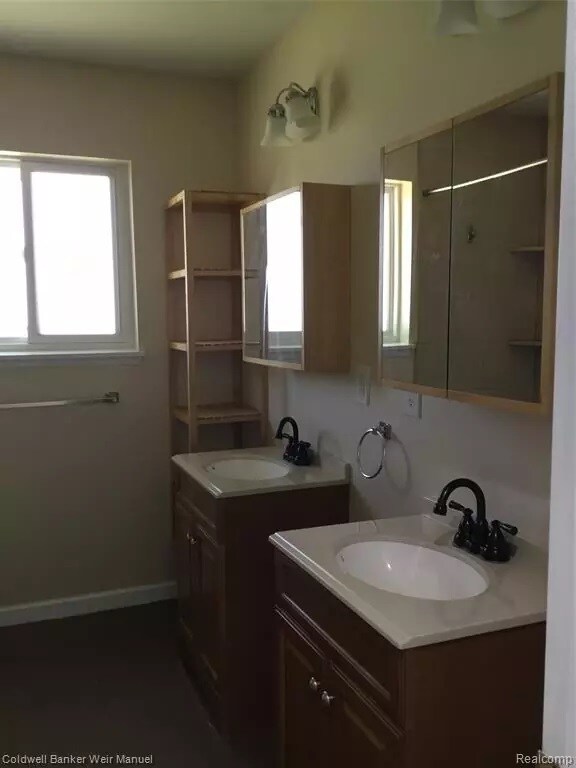 Building Photo - 33723 Newport Dr