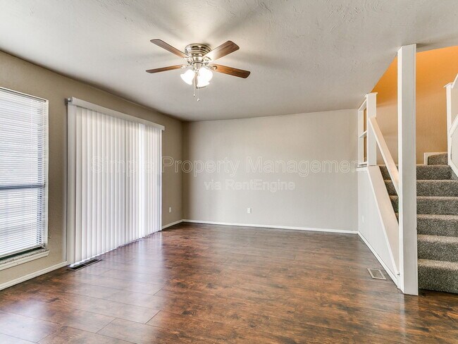 Foto del edificio - 10607 N Macarthur Blvd