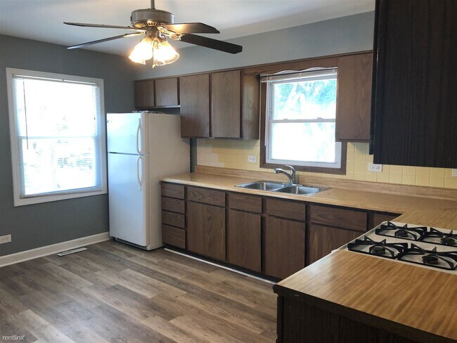 Foto del edificio - 4 br, 1.5 bath House - 1313 Cherokee Dr