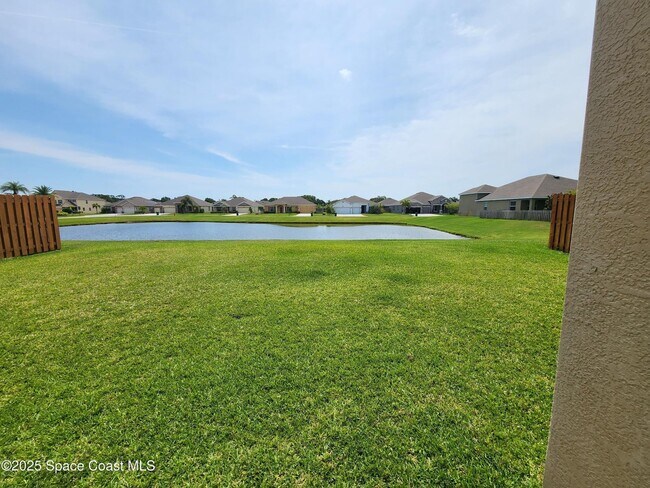 Building Photo - 2078 Maeve Cir