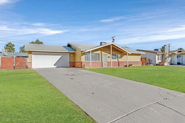 Building Photo - Beautifully Updated 3 Bedroom Home with Pool, Spacious Backyard & 2-Car Garage!