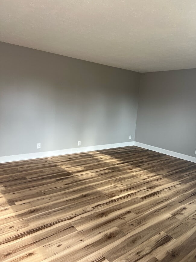 Building Photo - 119 Lakeview Dr