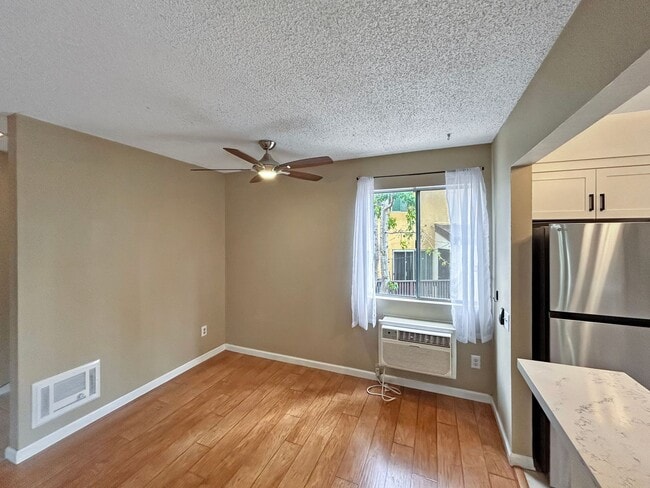 Building Photo - Beautiful 1BD/1BA W/ Reserved Parking in M...