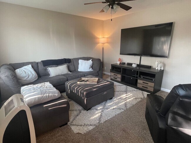 Foto del edificio - Charming 3-Bedroom Home with Updated Throughout & Fenced Yard!
