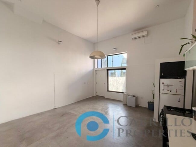 Building Photo - 3771 Centre St