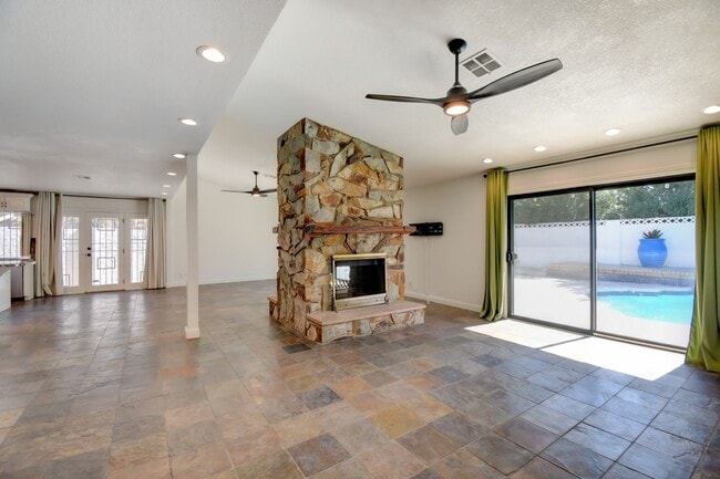 Building Photo - Must See 3-bedroom home! Solar! Pool!