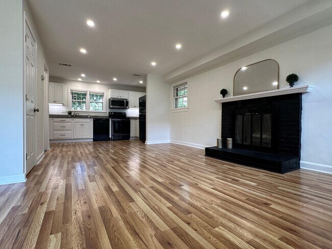 Foto del edificio - 411 Hampton Ct