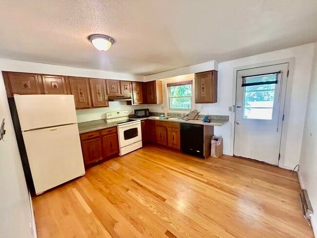Building Photo - 42 Yorktown Ct
