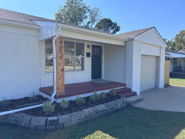 Foto del edificio - Updated Midtown Bungalow Charmer! 2 Bed 1 ...