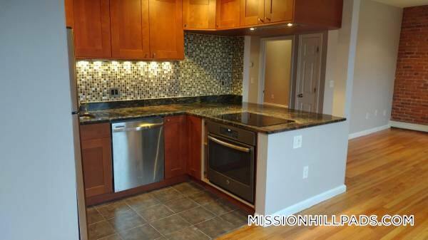 Building Photo - 390 Riverway