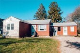 Primary Photo - 4 Boxwood Ave