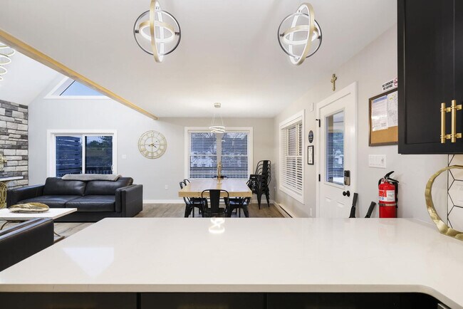 Building Photo - 126 Petrarch Trail