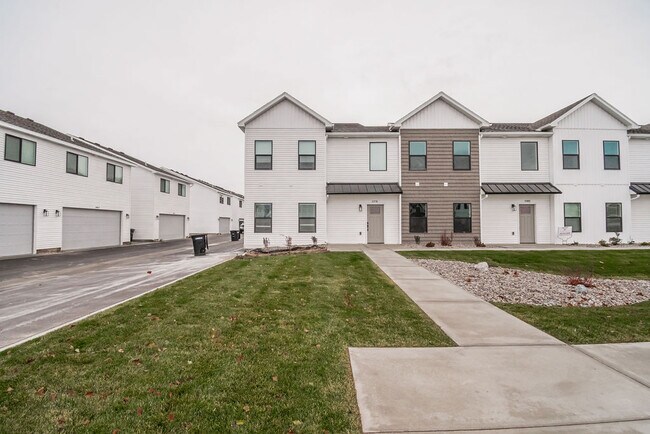 Building Photo - 1378 Pinecrest Trl
