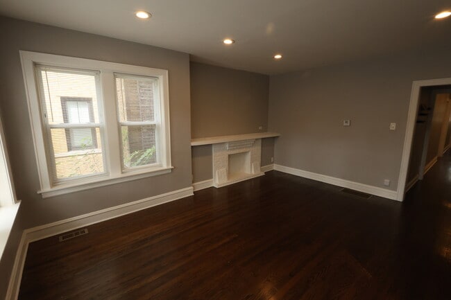 Building Photo - 5653 N Talman Ave