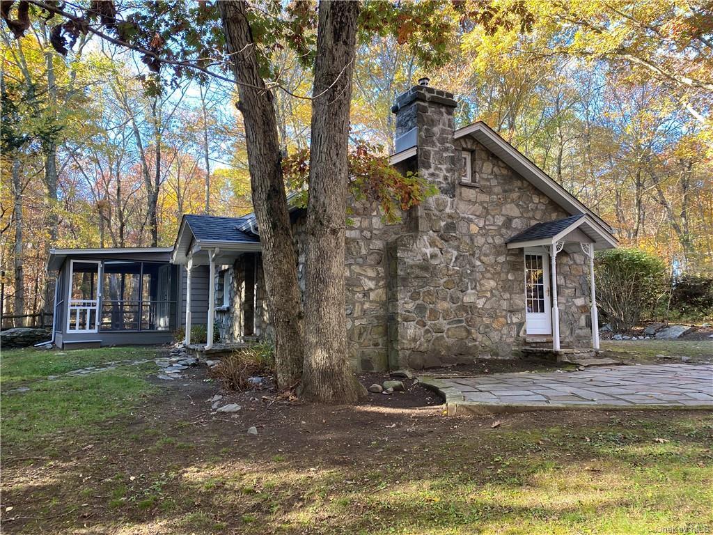 Primary Photo - 10 Dacquari Dr
