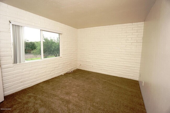 Building Photo - Great East Side Location Monte Catalina Estates
