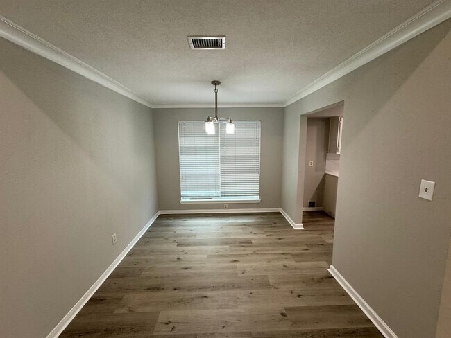 Foto del edificio - 2626 Elder Rd