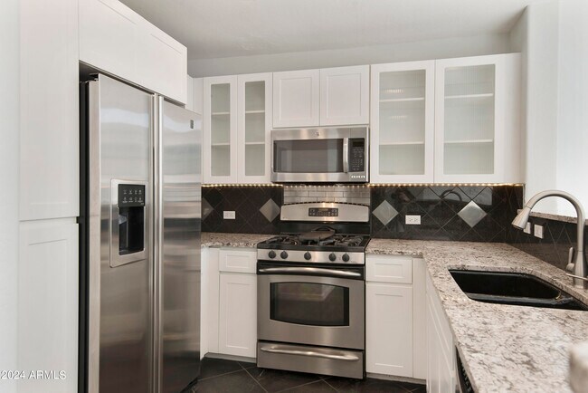 Foto del edificio - 17 W Vernon Avenue Unit 605
