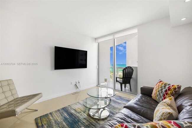 Foto del edificio - 6365 Collins Ave