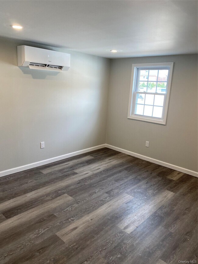 Foto del edificio - 382 Deer Park Ave