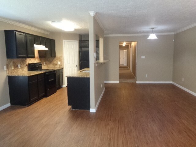 Foto principal - 5401 Peacock St