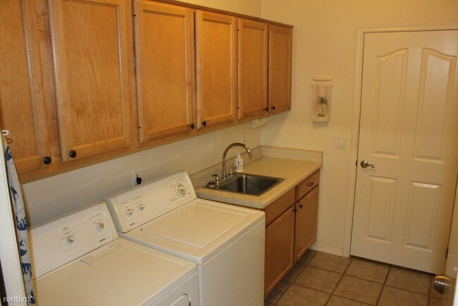 Building Photo - 16614 E Ashbrook Dr