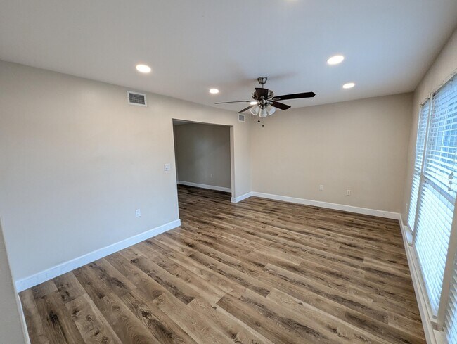 Building Photo - 1007 Boulevard De La Parisienne