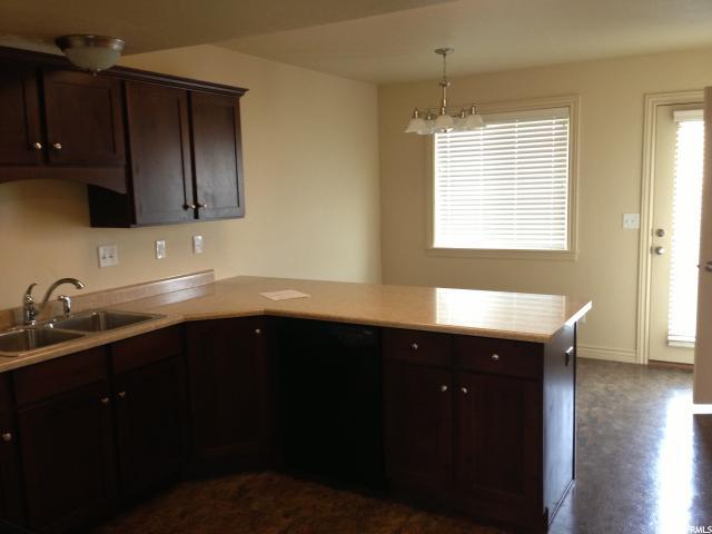 Mirar el comedor desde la cocina - 468 N 2650 W
