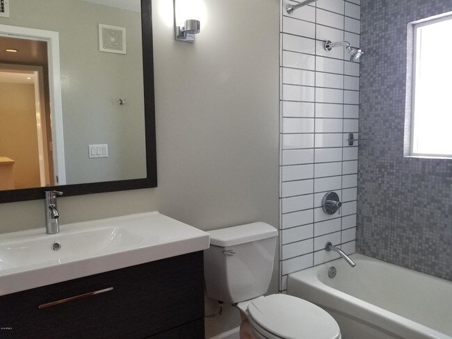 Foto del edificio - 7601 E 2nd St