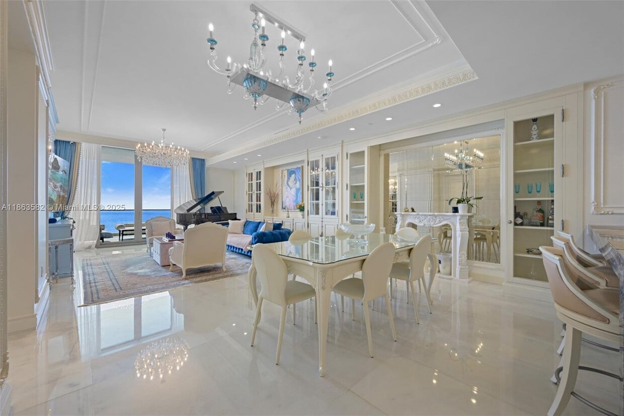Foto principal - 17901 Collins Ave