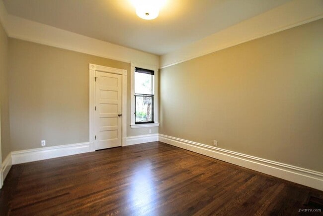 Building Photo - 893 Noe St