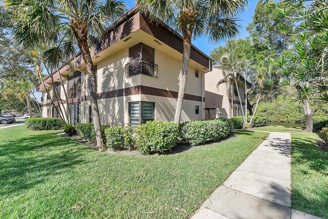 Foto del edificio - 2678 Carambola Cir N