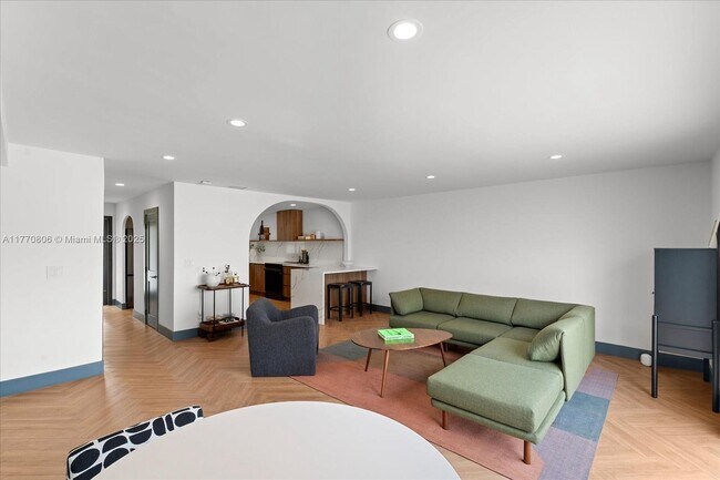 Foto del edificio - 1817 NE 121st St