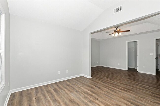Building Photo - 8648 Thomas Ln