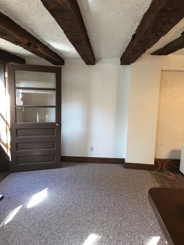 Foto del edificio - 9800 New Harmony Rd