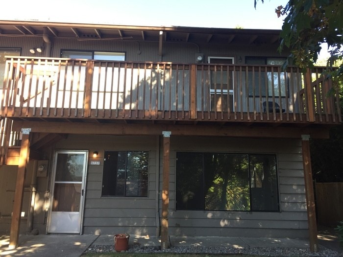 Primary Photo - 8737 SW Terwilliger Blvd