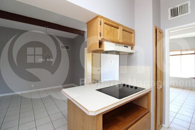 Building Photo - 1502 W Helena Dr