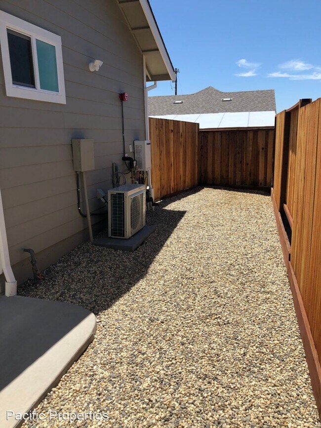 Foto del edificio - 4 br, 2.5 bath Apartment - 1618 Kerry Lane