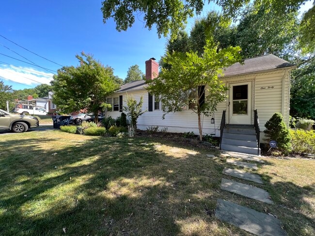 Building Photo - 140 Cree Dr