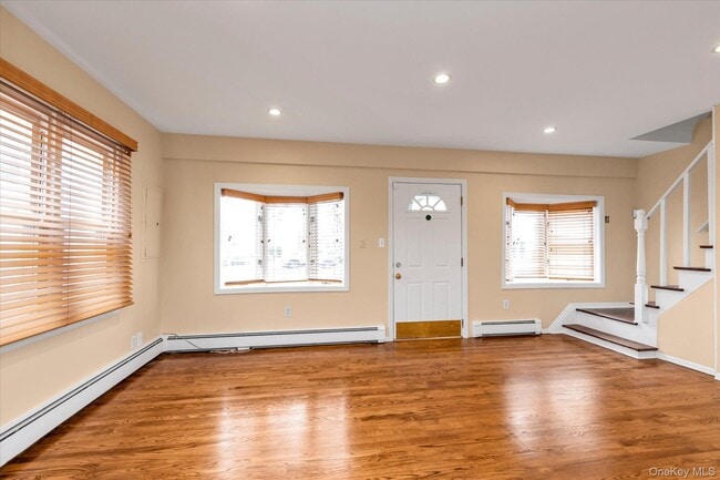 Building Photo - 13 7th St