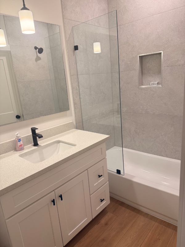 Building Photo - 1901 S Victory St