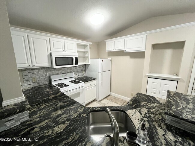 Foto del edificio - 13810 Sutton Park Dr N
