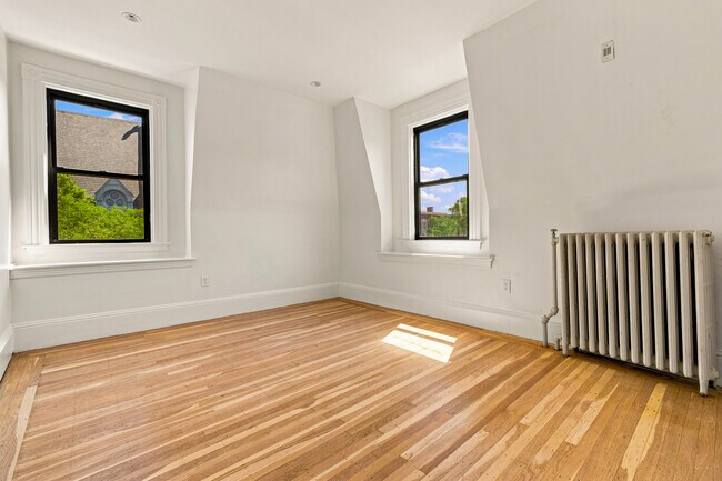 Building Photo - 54 Harvard St