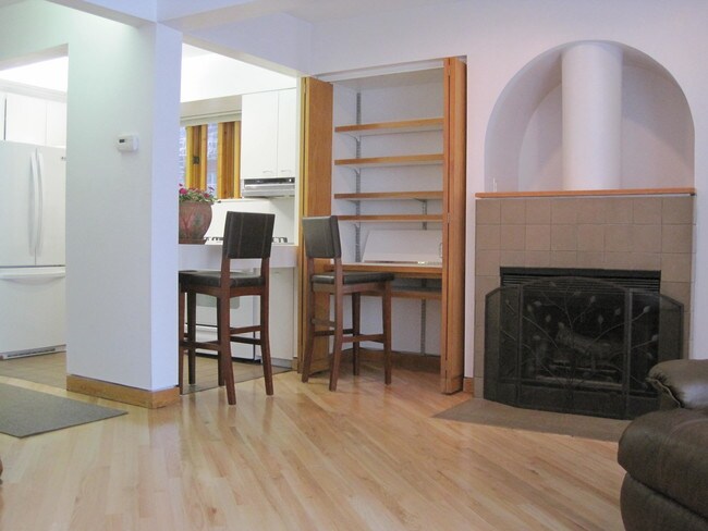 Kitchen/Dining Area - 2942 N Racine Ave